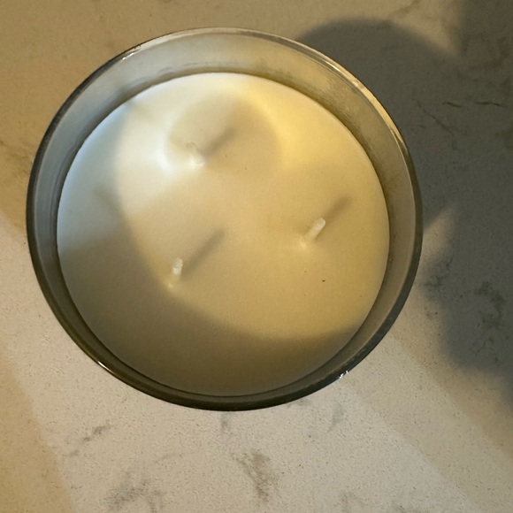 1 BATH & BODY WORKS FALLING FLURRIES SCENTED 3 WICK CANDLE 14.5 OZ LARGE NEW! - Picture 4 of 5